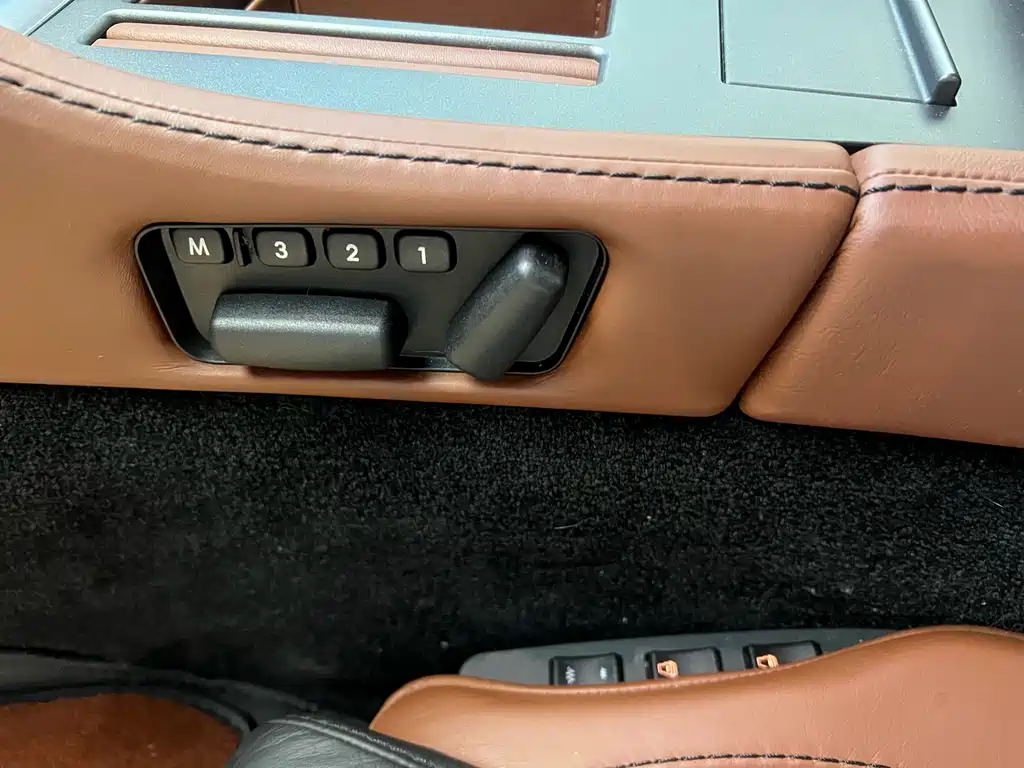 Aston Martin Aston Martin V8 Vantage 2011 4.7L Sportshift Coupe 2012 - thumbnail 8