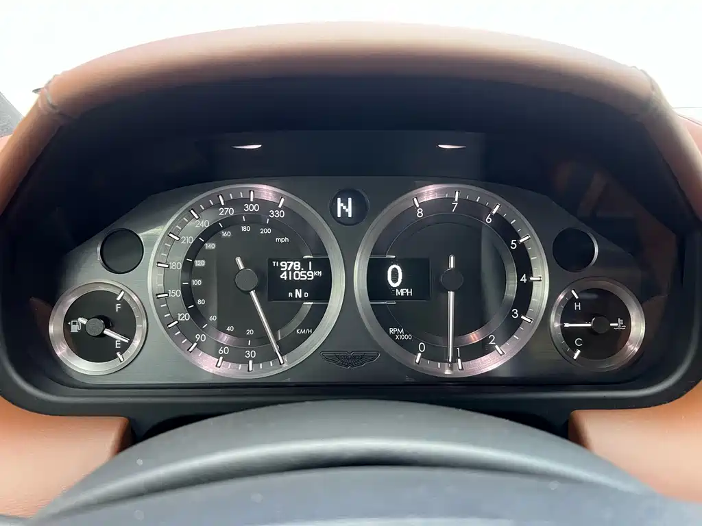 Aston Martin Aston Martin V8 Vantage 2011 4.7L Sportshift Coupe 2012 - thumbnail 10