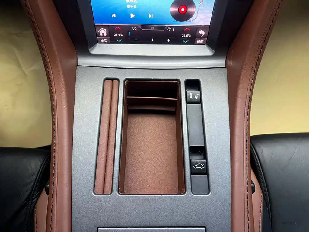 Aston Martin Aston Martin V8 Vantage 2011 4.7L Sportshift Coupe 2012 - thumbnail 18