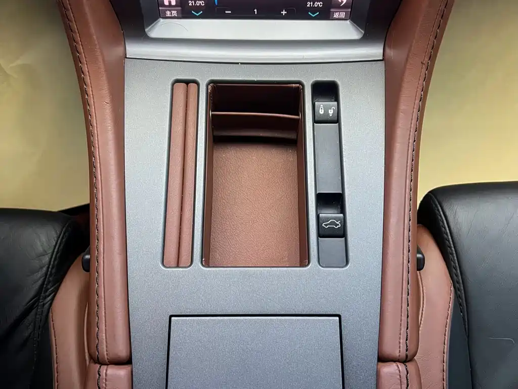 Aston Martin Aston Martin V8 Vantage 2011 4.7L Sportshift Coupe 2012 - thumbnail 20