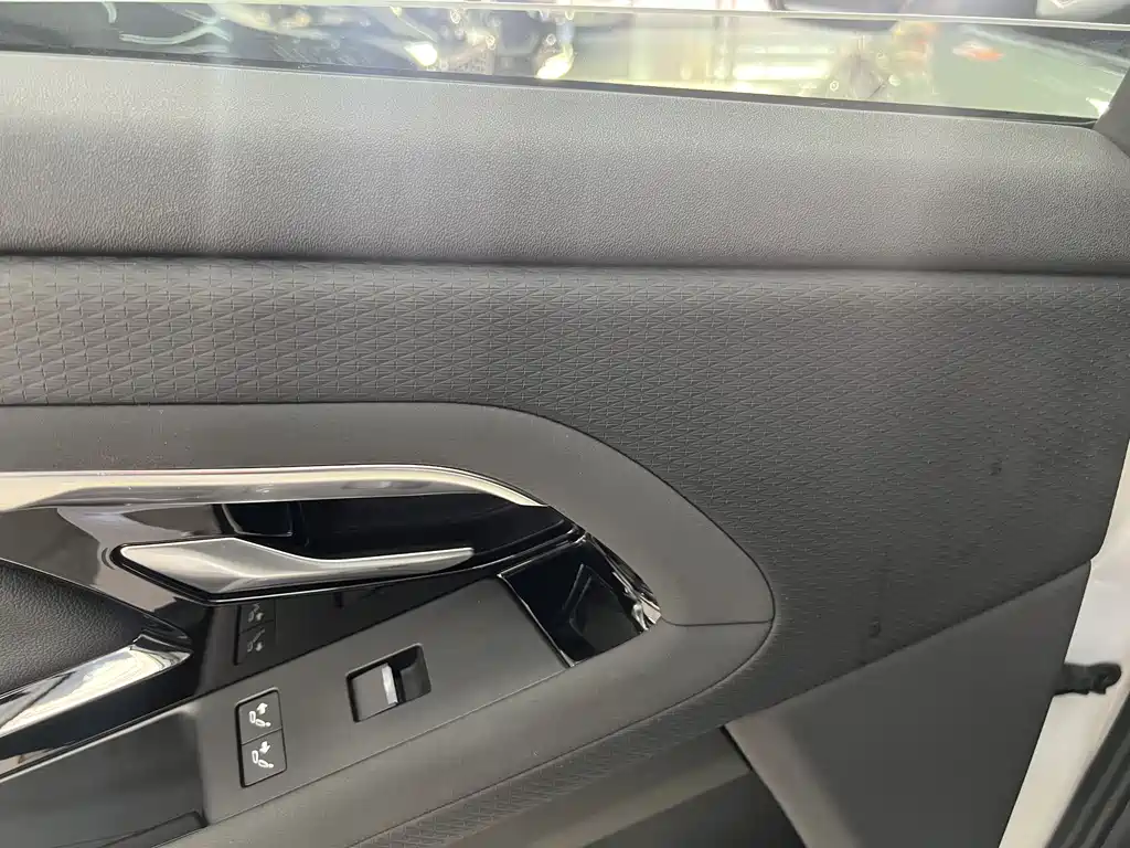 Land Rover Range Rover Evoque 2021 Model Year Evoque L 200PS R-Dynamic Standard Elite Edition 2022 - thumbnail 9