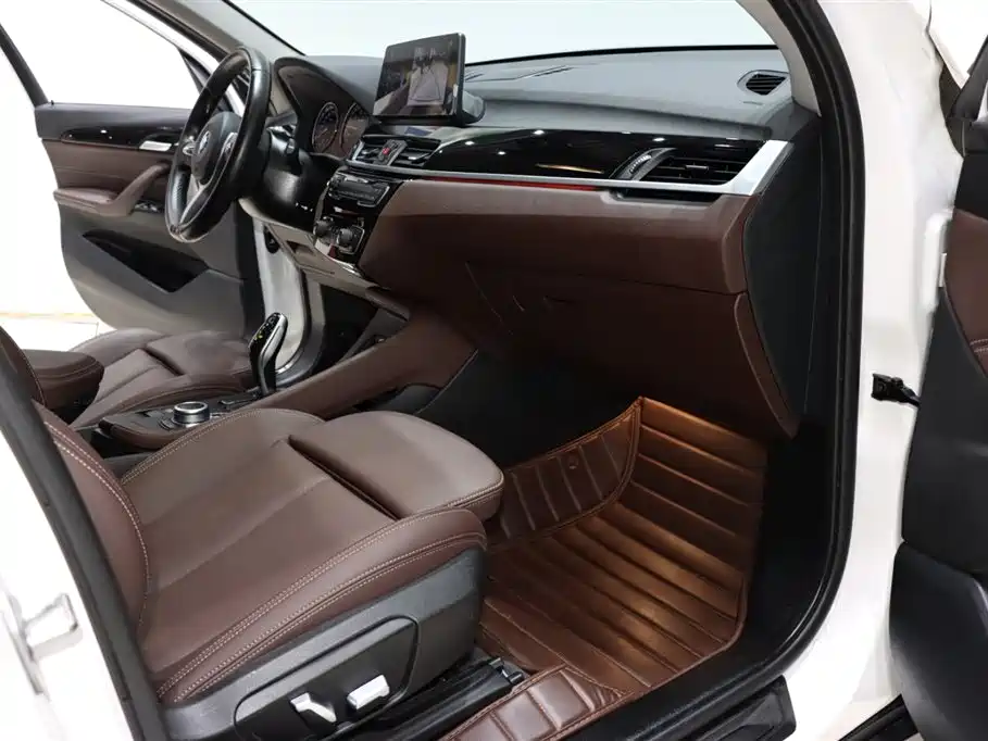 BMW BMW X1 2021 sDrive25Li Leading Edition 2021 - thumbnail 8