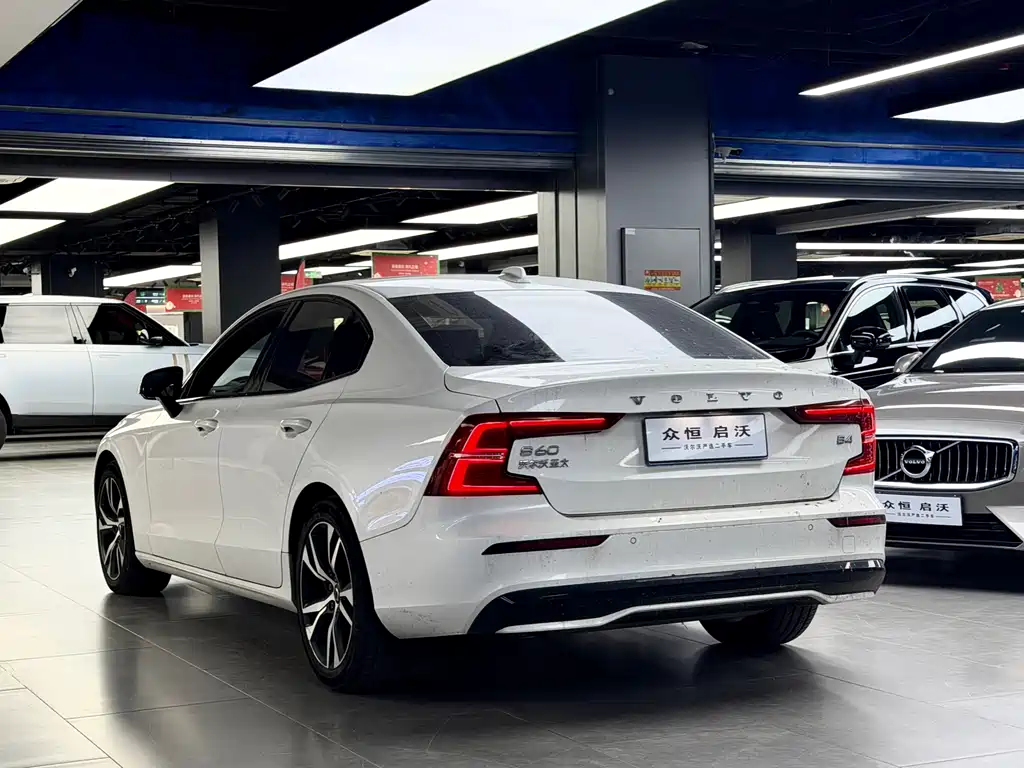 Volvo Volvo S60 2023 B4 Sport Momentum 2023 - thumbnail 4