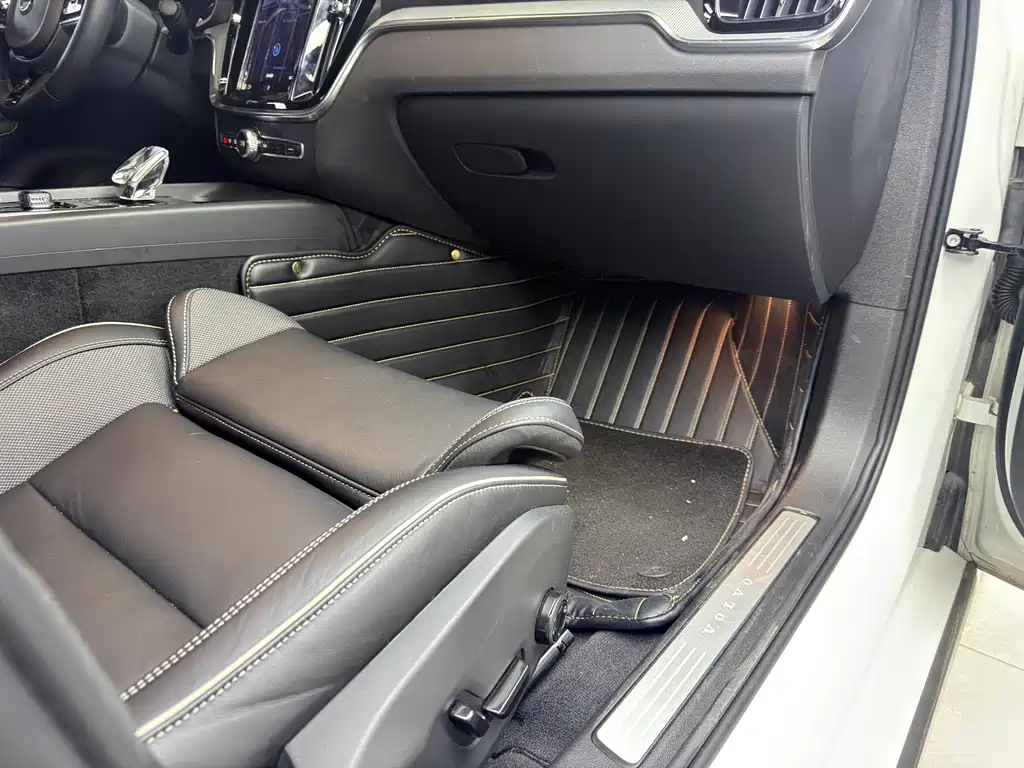 Volvo Volvo S60 2023 B4 Sport Momentum 2023 - thumbnail 15