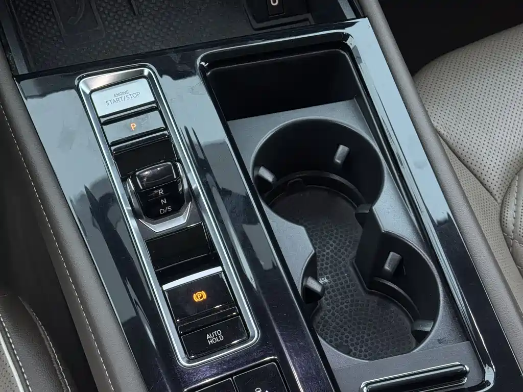 Volkswagen Viloran 2022 380TSI Premium Edition 2022 - thumbnail 3