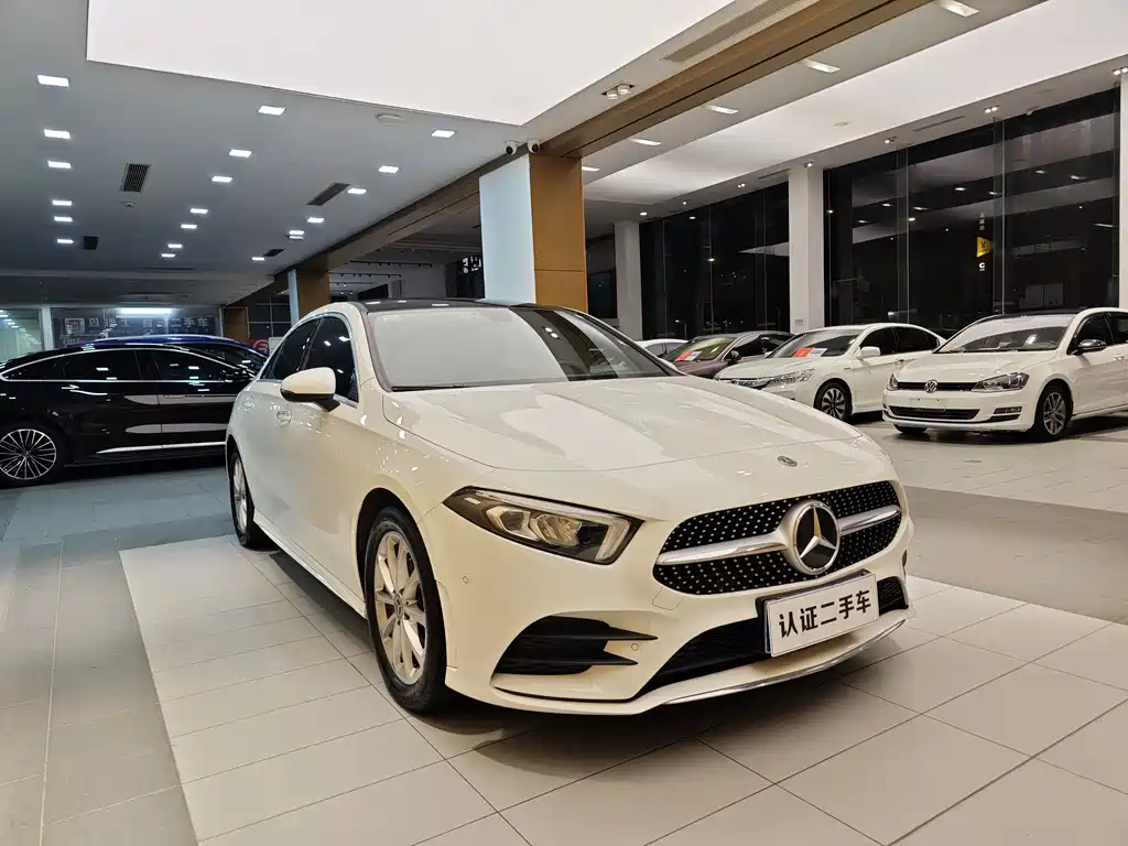 Mercedes-Benz Mercedes-Benz A-Class 2021 A 200 L Sport Sedan Fashion Edition 2021 - thumbnail 4