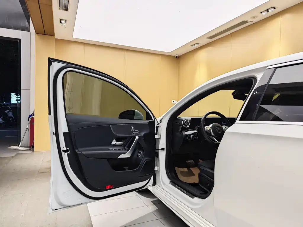 Mercedes-Benz Mercedes-Benz A-Class 2021 A 200 L Sport Sedan Fashion Edition 2021 - thumbnail 6