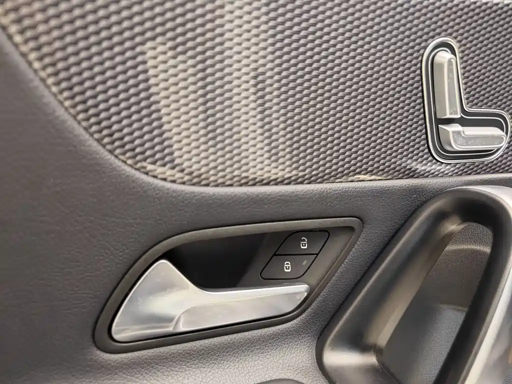 Mercedes-Benz Mercedes-Benz A-Class 2021 A 200 L Sport Sedan Fashion Edition 2021 - thumbnail 8