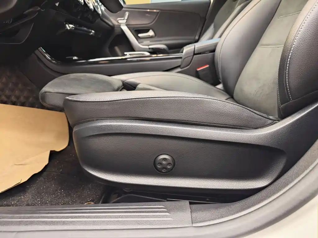 Mercedes-Benz Mercedes-Benz A-Class 2021 A 200 L Sport Sedan Fashion Edition 2021 - thumbnail 10