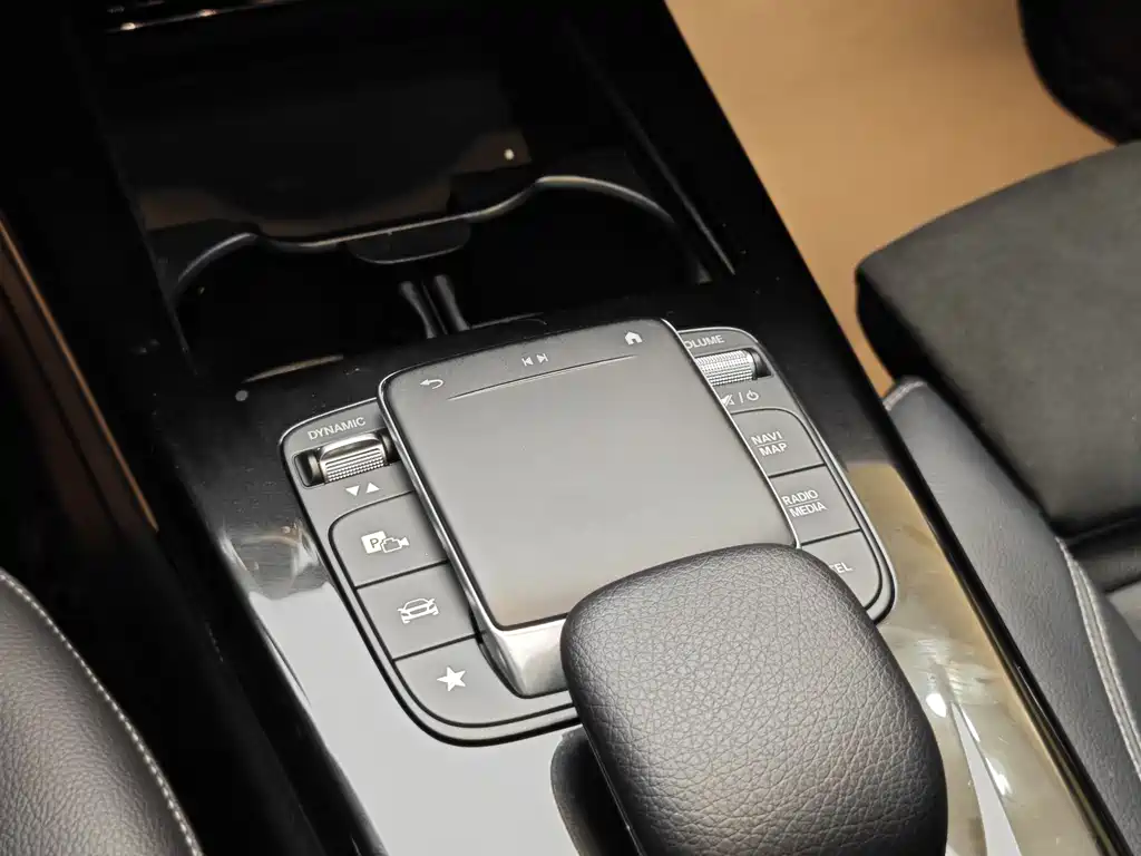 Mercedes-Benz Mercedes-Benz A-Class 2021 A 200 L Sport Sedan Fashion Edition 2021 - thumbnail 18