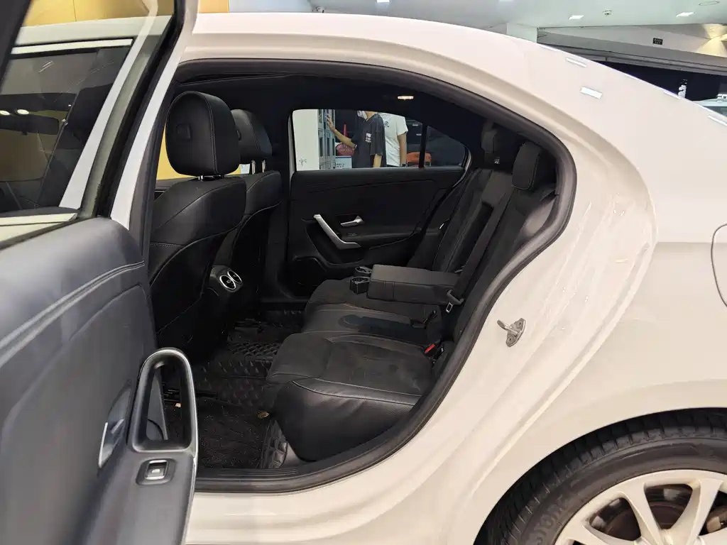 Mercedes-Benz Mercedes-Benz A-Class 2021 A 200 L Sport Sedan Fashion Edition 2021 - thumbnail 21