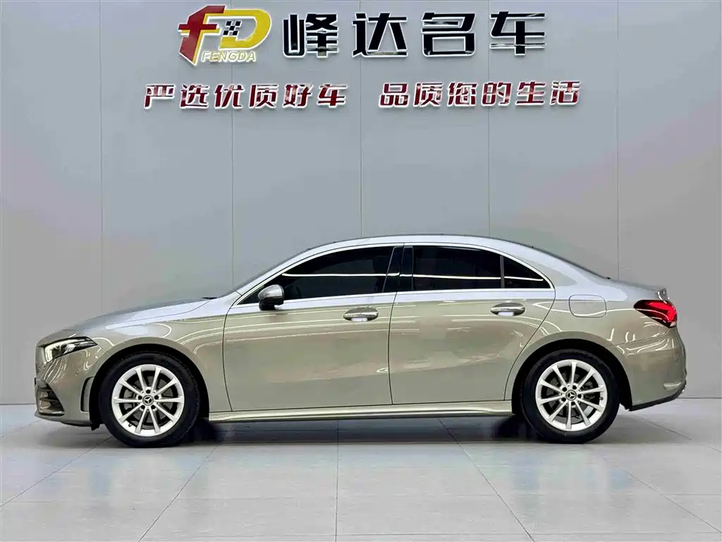 Mercedes-Benz Mercedes-Benz A-Class 2021 A 200 L Sport Sedan Fashion Edition 2021 - thumbnail 4