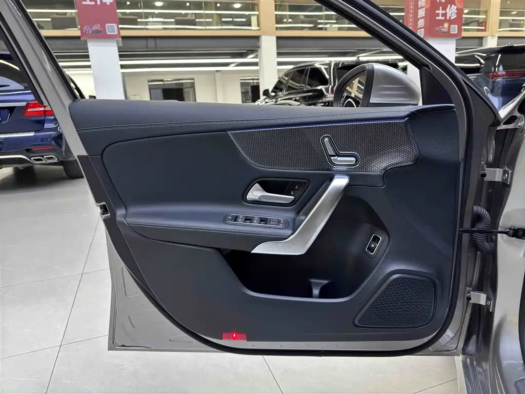 Mercedes-Benz Mercedes-Benz A-Class 2021 A 200 L Sport Sedan Fashion Edition 2021 - thumbnail 14