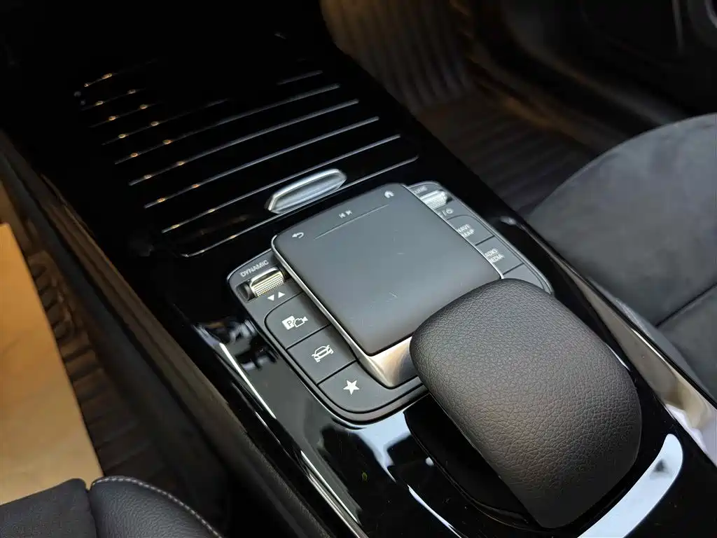 Mercedes-Benz Mercedes-Benz A-Class 2021 A 200 L Sport Sedan Fashion Edition 2021 - thumbnail 15