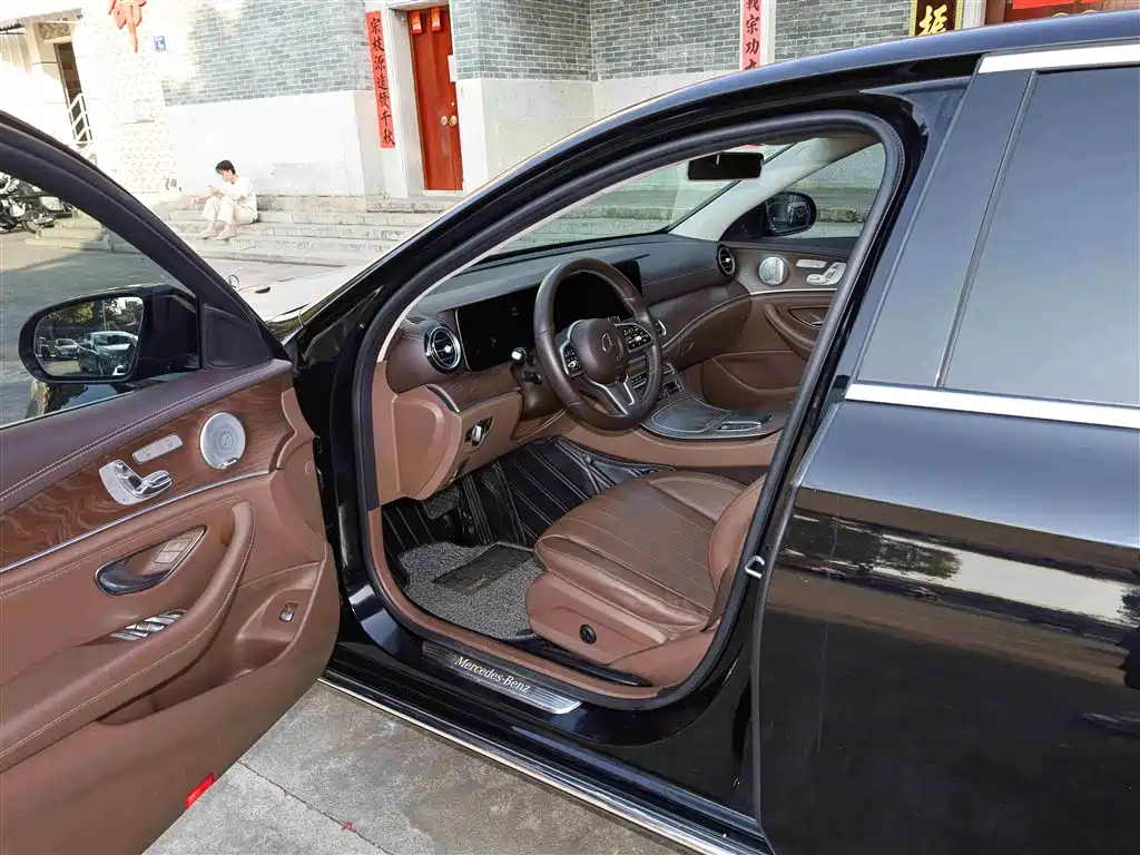 Mercedes-Benz Mercedes-Benz E-Class 2019 Facelift E 300 L Luxury 2019 - thumbnail 4