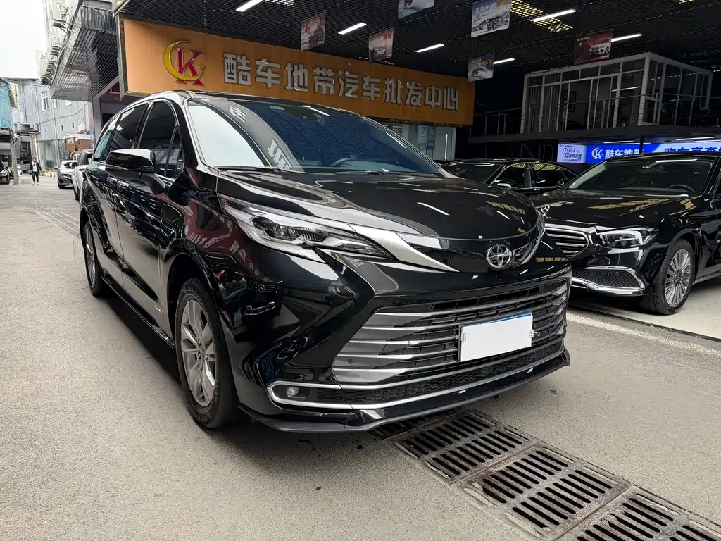 Toyota Toyota Sienna 2024 2.5L Hybrid Luxury Edition 2024 - thumbnail 3