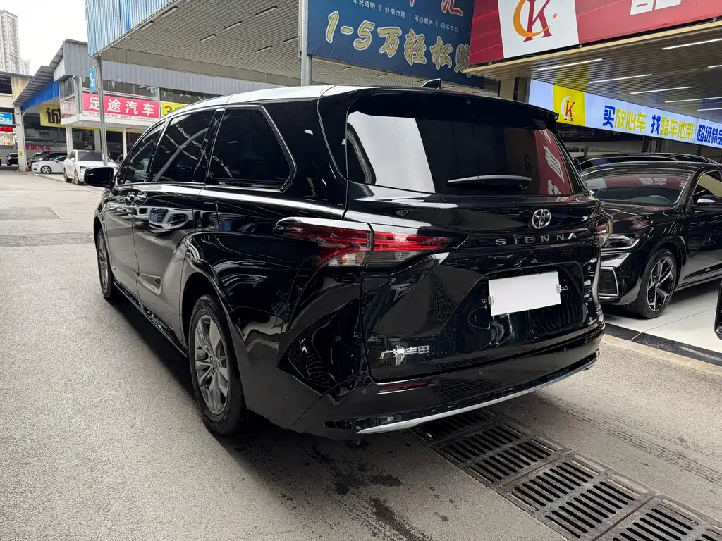 Toyota Toyota Sienna 2024 2.5L Hybrid Luxury Edition 2024 - thumbnail 4