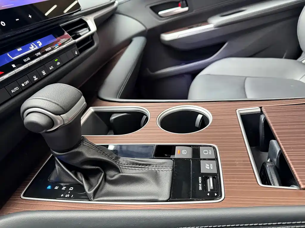 Toyota Toyota Sienna 2024 2.5L Hybrid Luxury Edition 2024 - thumbnail 9