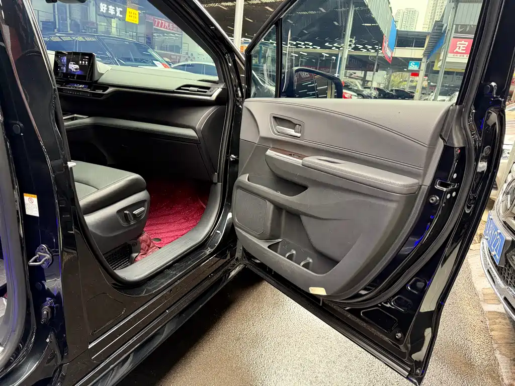 Toyota Toyota Sienna 2024 2.5L Hybrid Luxury Edition 2024 - thumbnail 24
