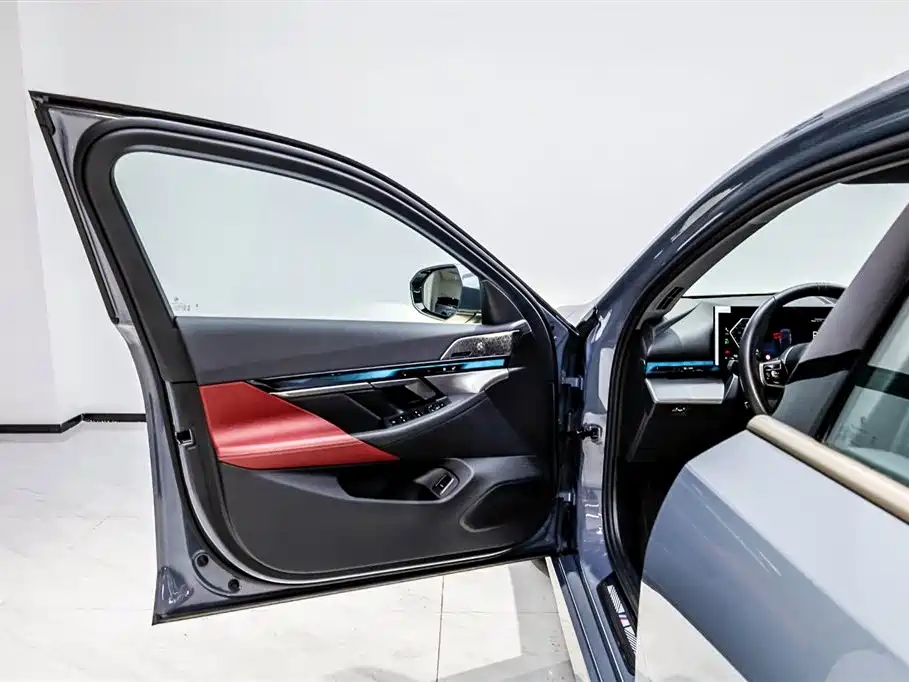 BMW BMW 5 Series 2024 530Li Leading Model M Sport Package 2025 - thumbnail 8