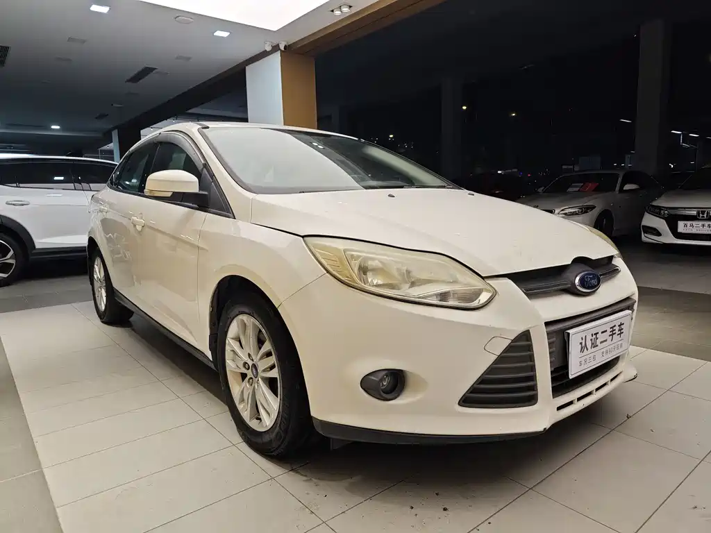 Ford Ford Focus 2012 Sedan 1.6L Automatic Comfort Edition 2014 - thumbnail 4