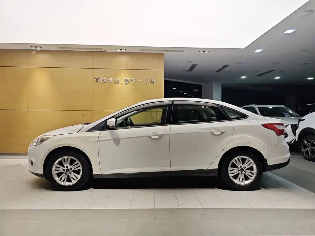 Ford Ford Focus 2012 Sedan 1.6L Automatic Comfort Edition 2014 - thumbnail 5