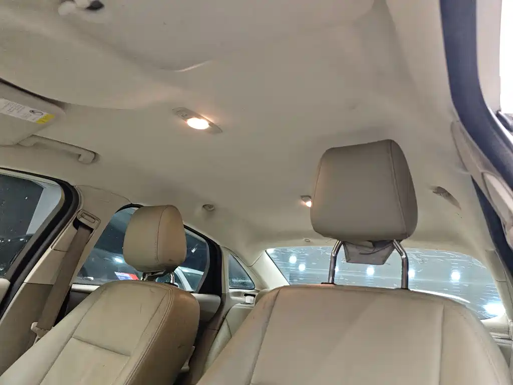 Ford Ford Focus 2012 Sedan 1.6L Automatic Comfort Edition 2014 - thumbnail 9