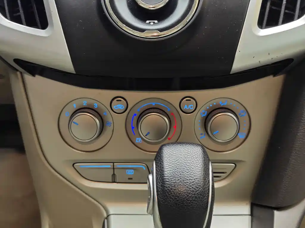 Ford Ford Focus 2012 Sedan 1.6L Automatic Comfort Edition 2014 - thumbnail 13