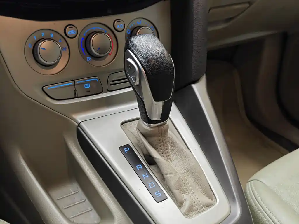 Ford Ford Focus 2012 Sedan 1.6L Automatic Comfort Edition 2014 - thumbnail 14