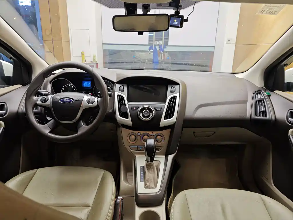 Ford Ford Focus 2012 Sedan 1.6L Automatic Comfort Edition 2014 - thumbnail 15