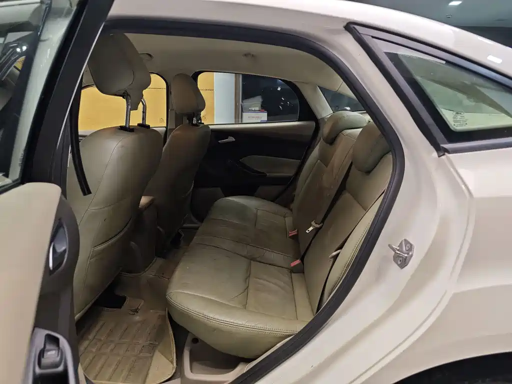 Ford Ford Focus 2012 Sedan 1.6L Automatic Comfort Edition 2014 - thumbnail 17