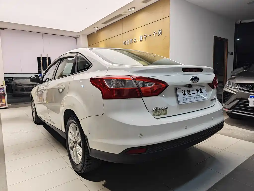 Ford Ford Focus 2012 Sedan 1.6L Automatic Comfort Edition 2014 - thumbnail 18