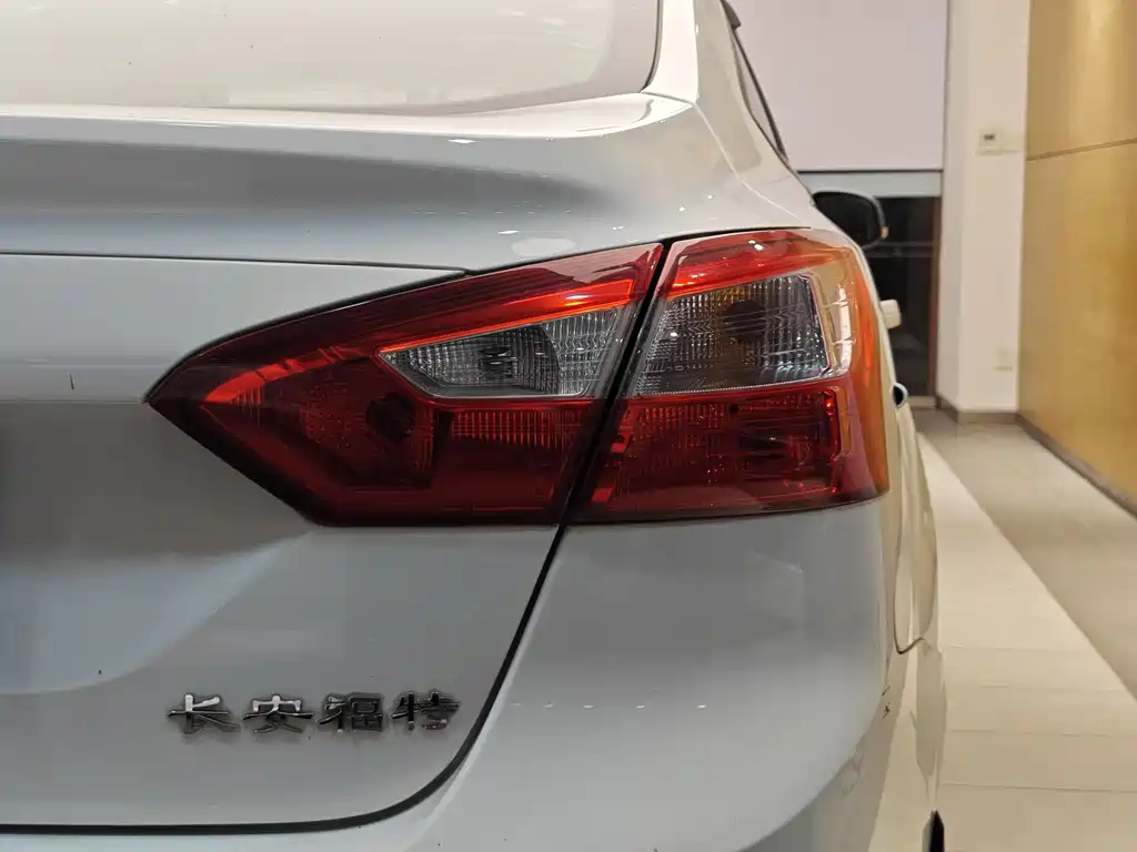 Ford Ford Focus 2012 Sedan 1.6L Automatic Comfort Edition 2014 - thumbnail 19