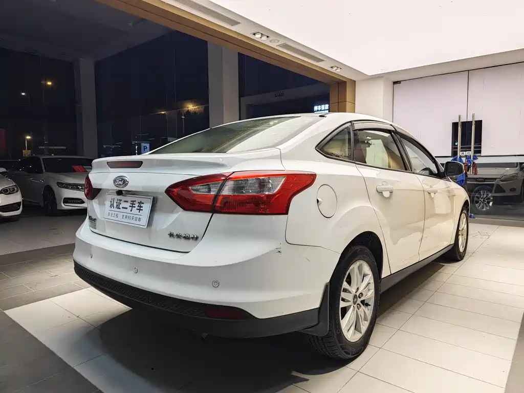 Ford Ford Focus 2012 Sedan 1.6L Automatic Comfort Edition 2014 - thumbnail 22