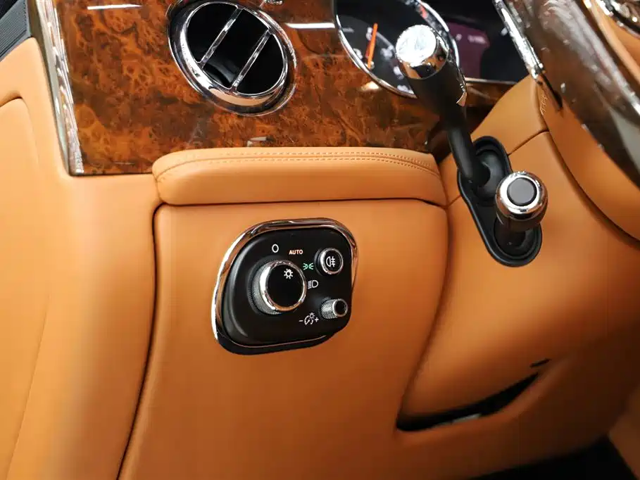 Bentley Mulsanne 2017 6.8T Long Wheelbase 2018 - thumbnail 25