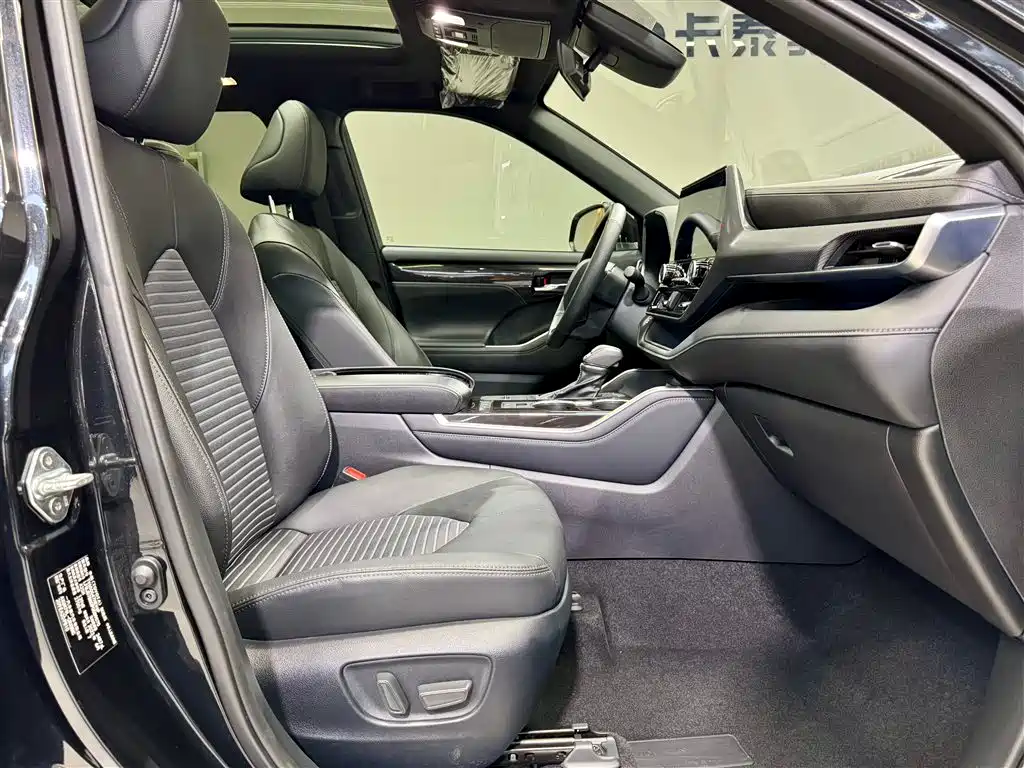 Toyota Crown Kluger 2023 2.5L HEV AWD Premium Edition 2023 - thumbnail 15
