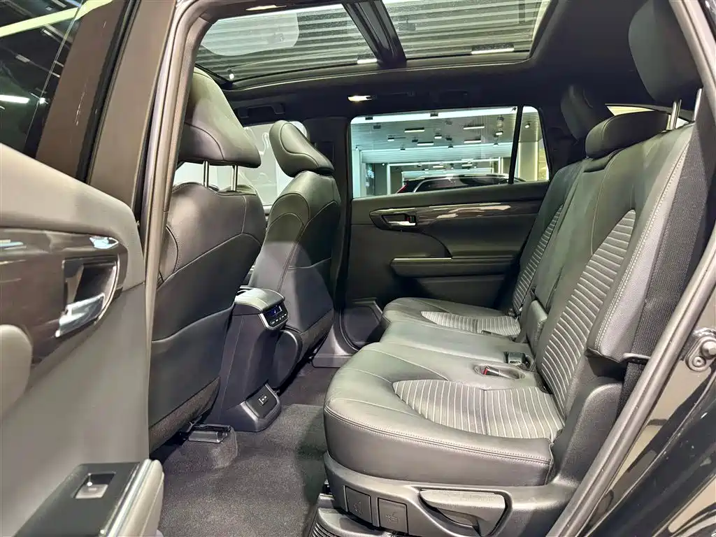 Toyota Crown Kluger 2023 2.5L HEV AWD Premium Edition 2023 - thumbnail 16