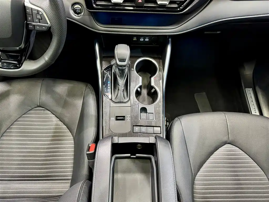 Toyota Crown Kluger 2023 2.5L HEV AWD Premium Edition 2023 - thumbnail 17