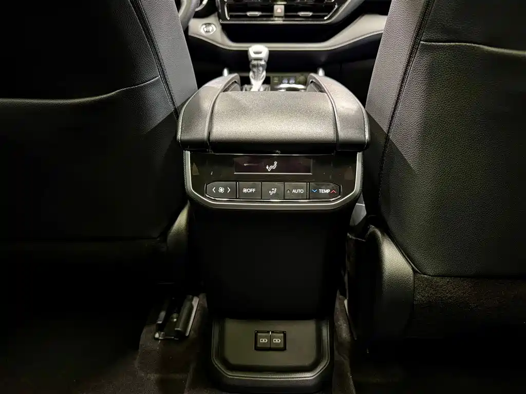 Toyota Crown Kluger 2023 2.5L HEV AWD Premium Edition 2023 - thumbnail 19