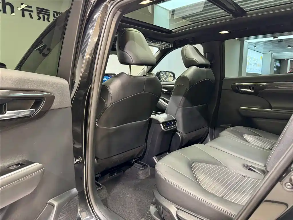 Toyota Crown Kluger 2023 2.5L HEV AWD Premium Edition 2023 - thumbnail 26