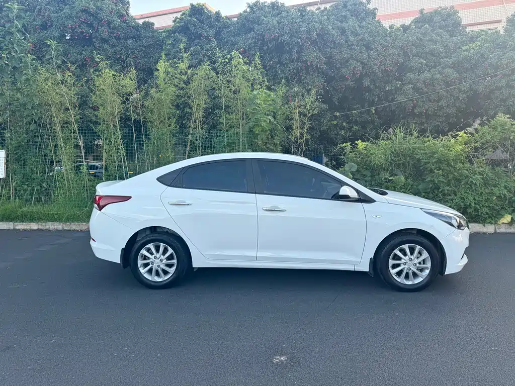 Hyundai Hyundai Accent 2016 1.4L Manual GLS 2019 - thumbnail 8