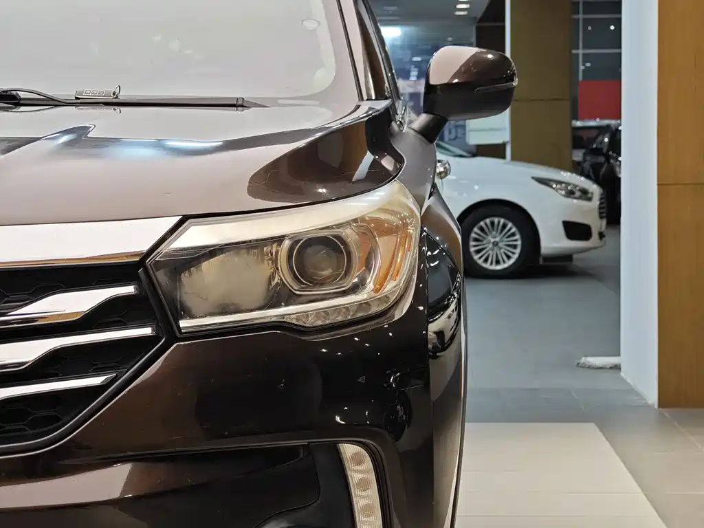 GAC Trumpchi GAC GS4 2015 200T G-DCT Luxury Edition 2015 - thumbnail 2