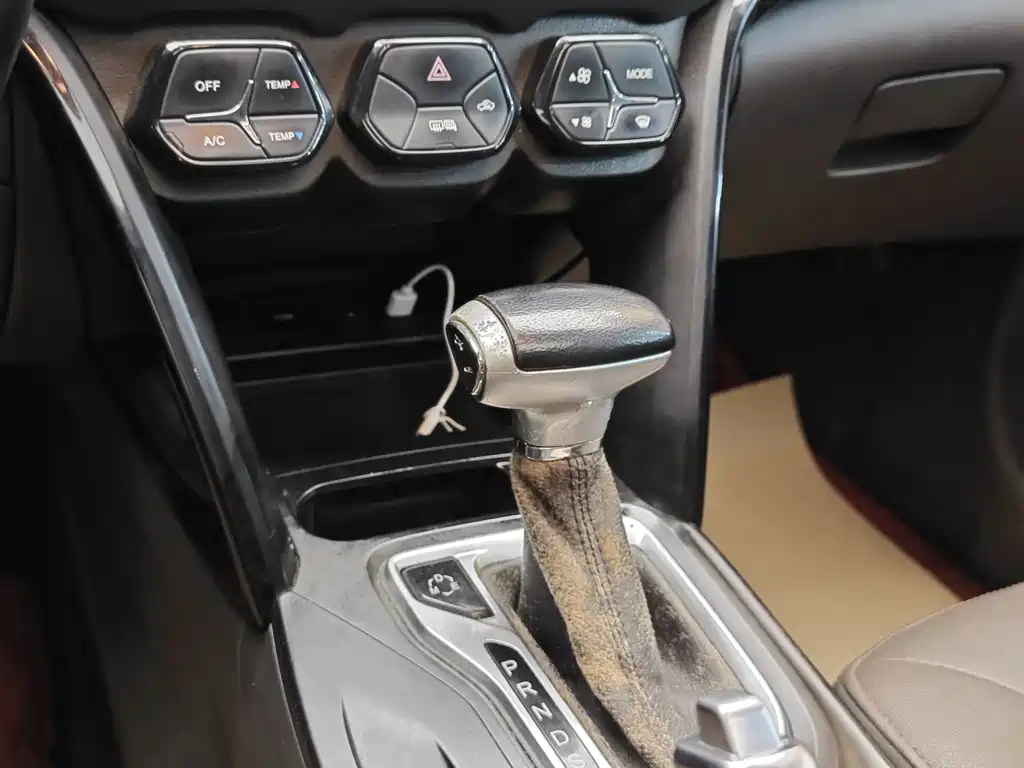 GAC Trumpchi GAC GS4 2015 200T G-DCT Luxury Edition 2015 - thumbnail 17