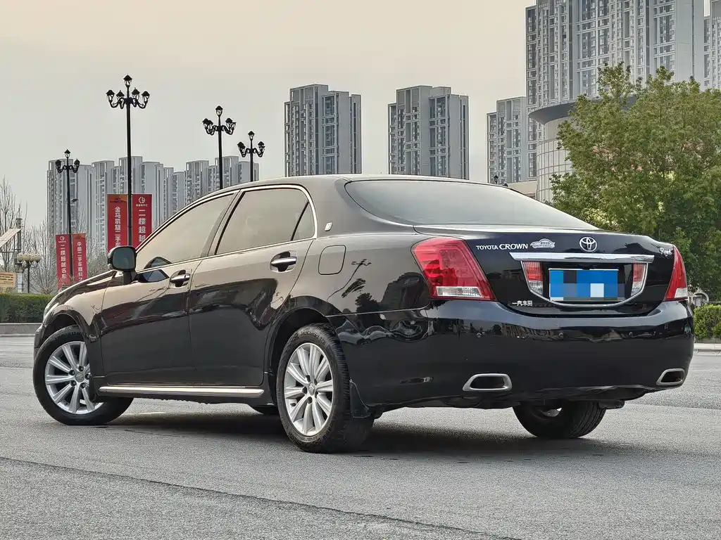 Toyota Toyota Crown 2011 2.5L Royal Special Edition with Leather and Sunroof 2012 - thumbnail 4
