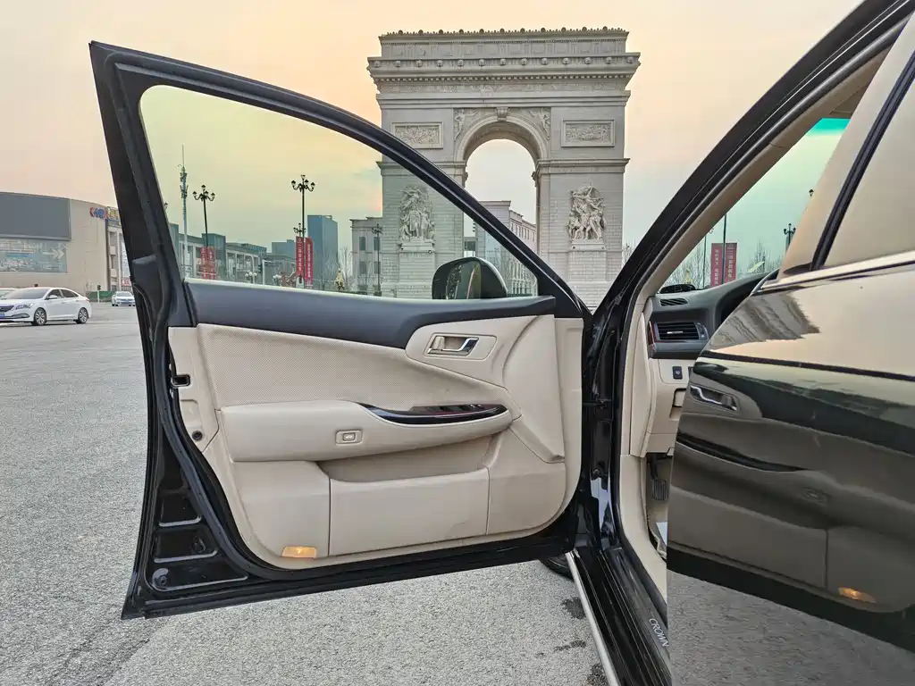 Toyota Toyota Crown 2011 2.5L Royal Special Edition with Leather and Sunroof 2012 - thumbnail 14