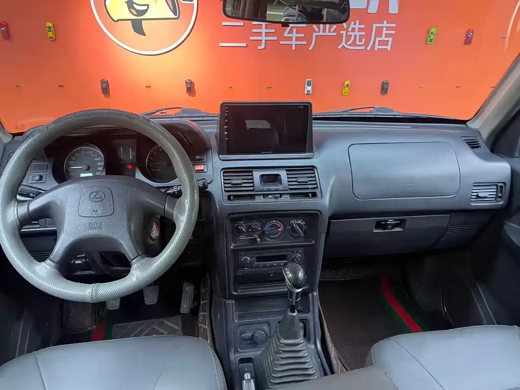 Leopaard Auto Geely Black Diamond 2013 2.2L Manual 4WD Standard Model 2015 - thumbnail 6