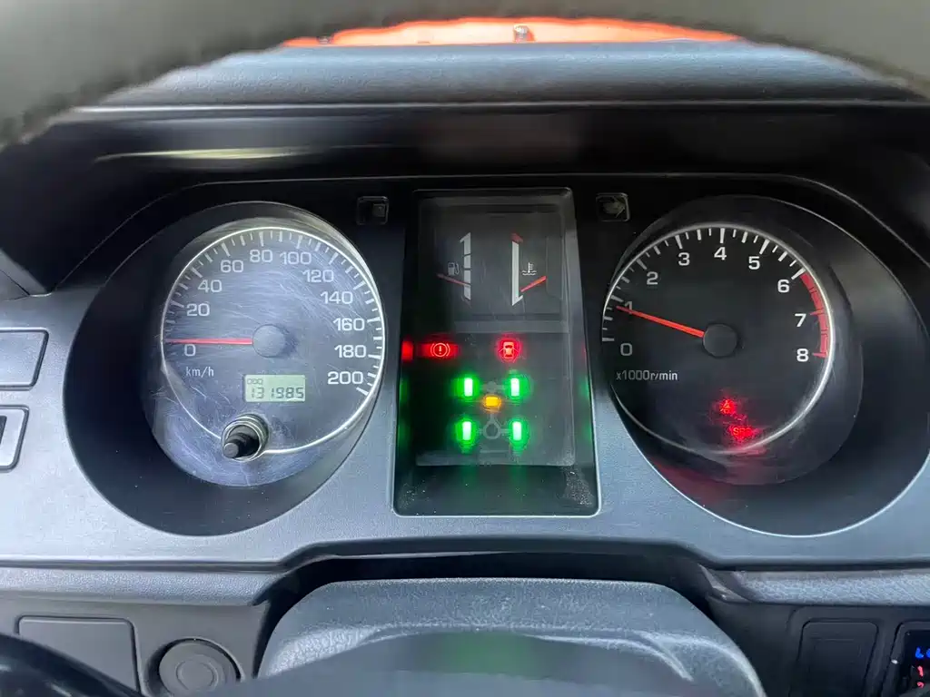 Leopaard Auto Geely Black Diamond 2013 2.2L Manual 4WD Standard Model 2015 - thumbnail 9