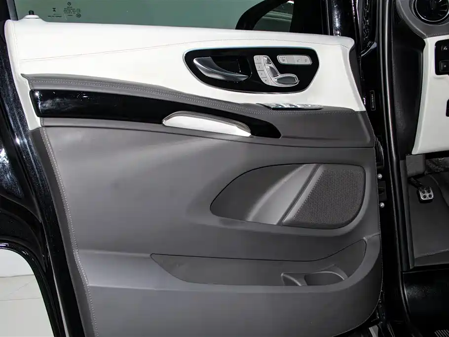 Mercedes-Benz Vito 2023 2.0T Business Edition 7-seater 2024 - thumbnail 17