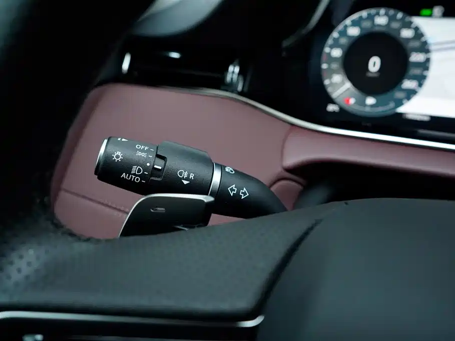 Land Rover Range Rover Evoque 2023 L 249PS Luxury Edition 2024 - thumbnail 28