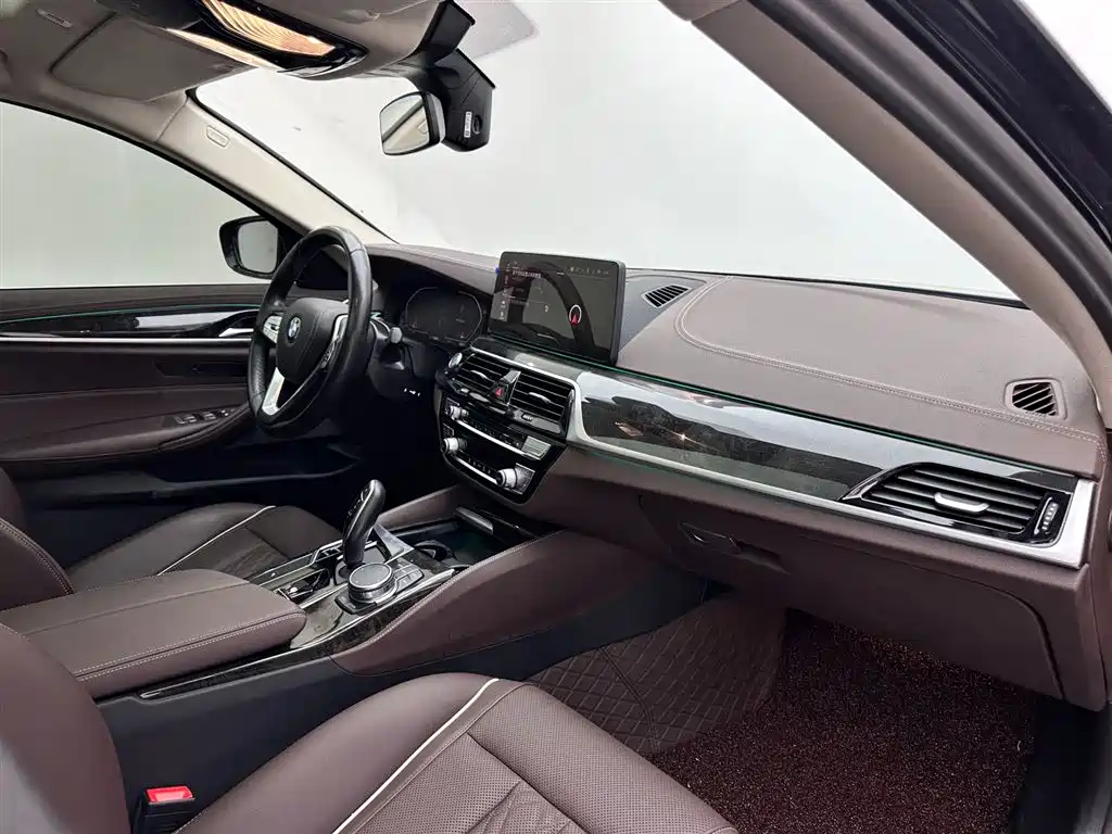 BMW BMW 5 Series 2022 Model Year Facelift 525Li Luxury Package 2022 - thumbnail 11